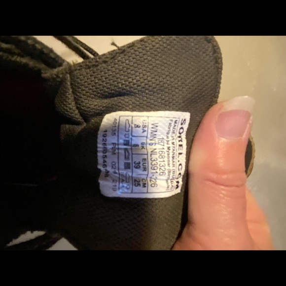 Sorel about town boots - Picture 3 of 4